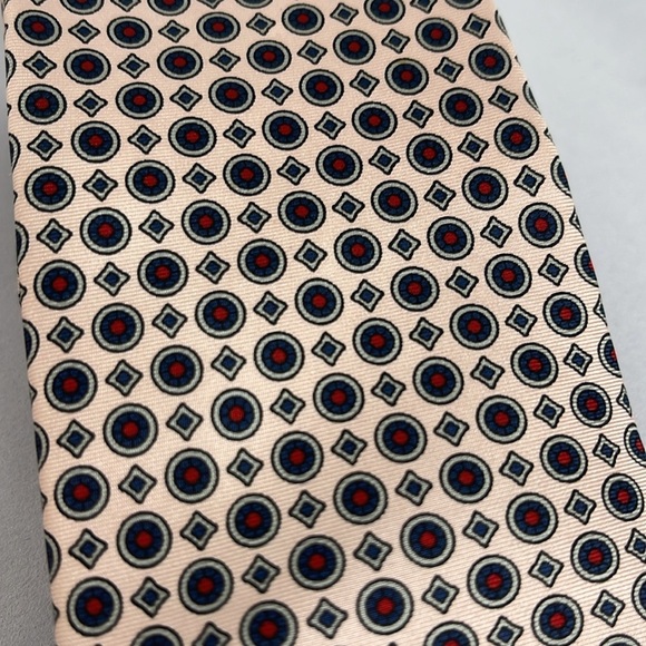 Mario Valentino 100% Italian Silk Tie Soft Pink Geometric Pattern - Picture 3 of 10